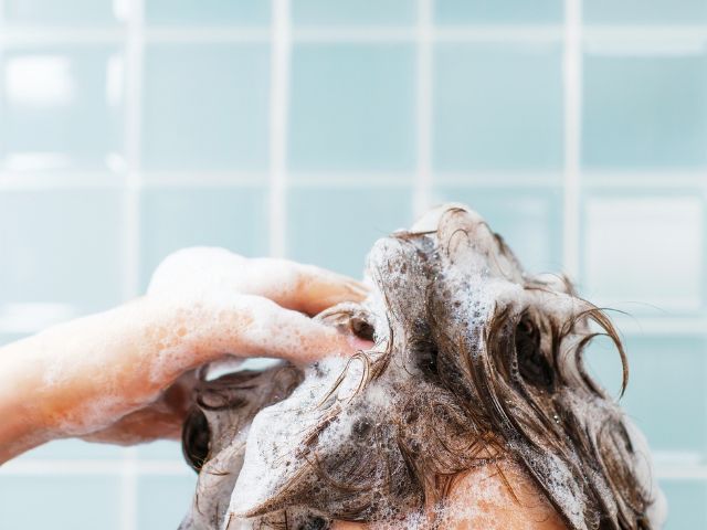 無矽洗頭水推薦2025｜無矽是什麼？盤點無矽洗頭水好處+19款零矽洗頭水推薦！附消委會正確洗頭方法