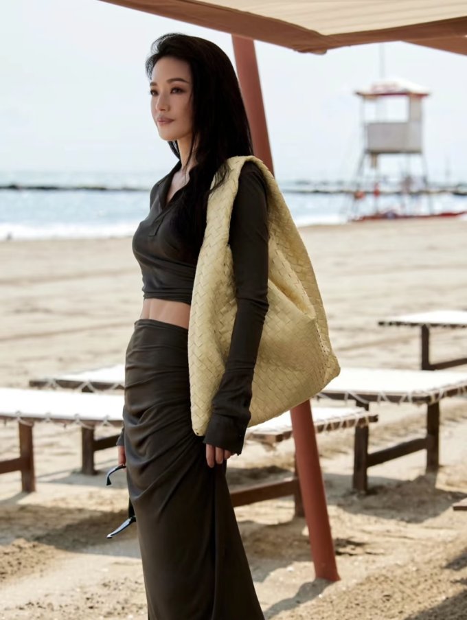 hobo bag推薦2026｜15款名牌hobo流浪包推介！隨性容量大Rose/Karina/張員瑛都愛用